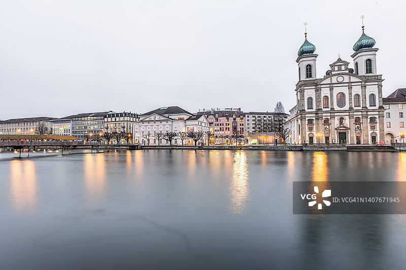 清晨的琉森图片素材