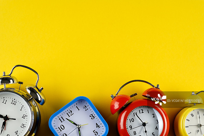 复古风彩色闹钟banner图片素材