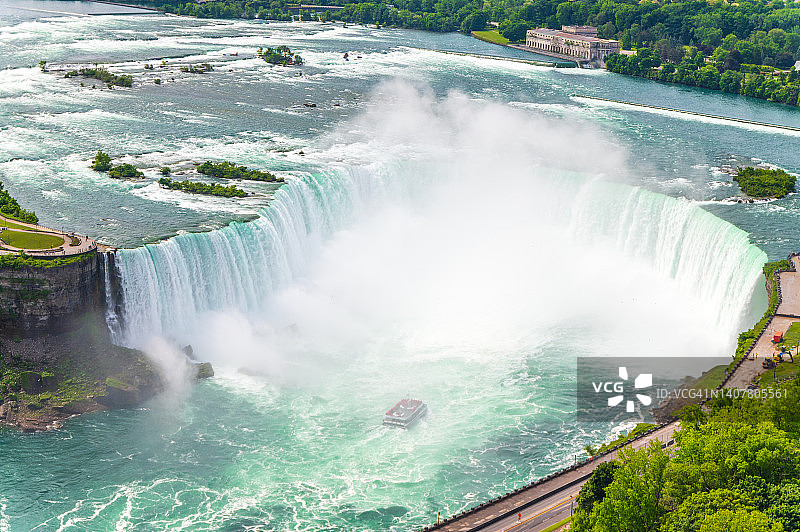 尼亚加拉瀑布马蹄瀑布的游船图片素材