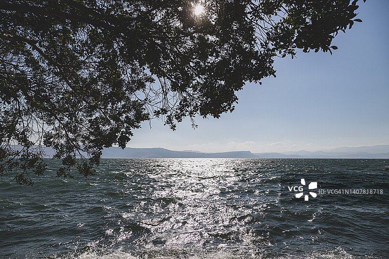 正午的加利利海图片素材