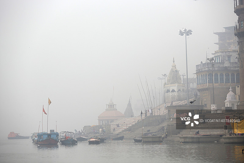 瓦拉纳西的迷雾早晨图片素材