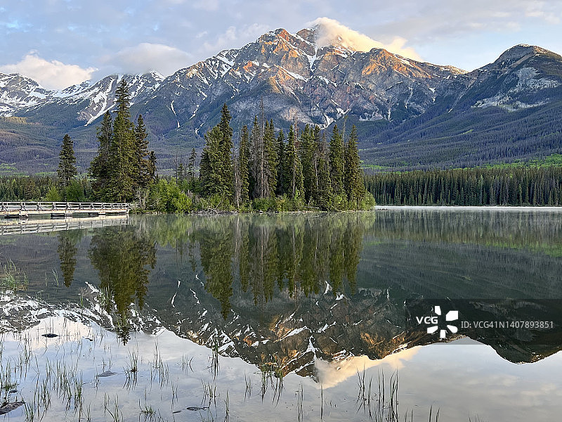 金字塔湖黎明图片素材