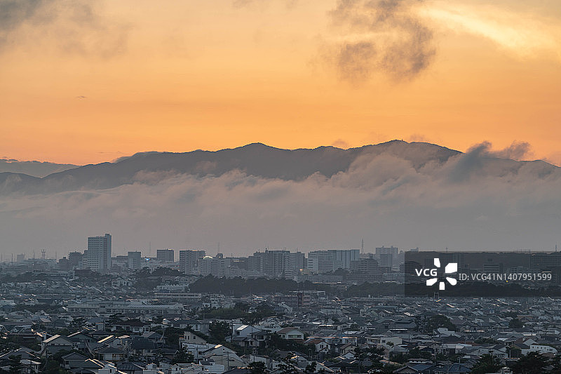 日本神奈川住宅区的夕阳图片素材