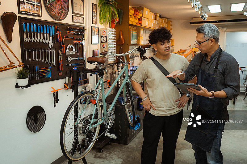 购买新自行车图片素材