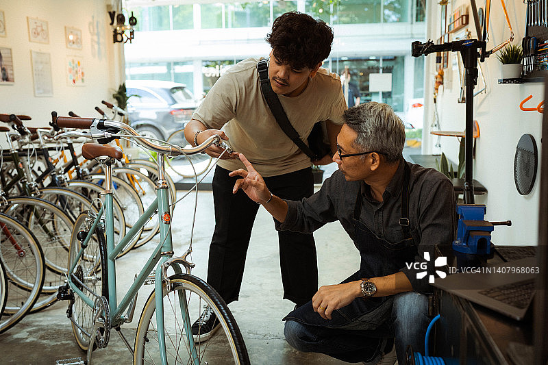 购买新自行车图片素材