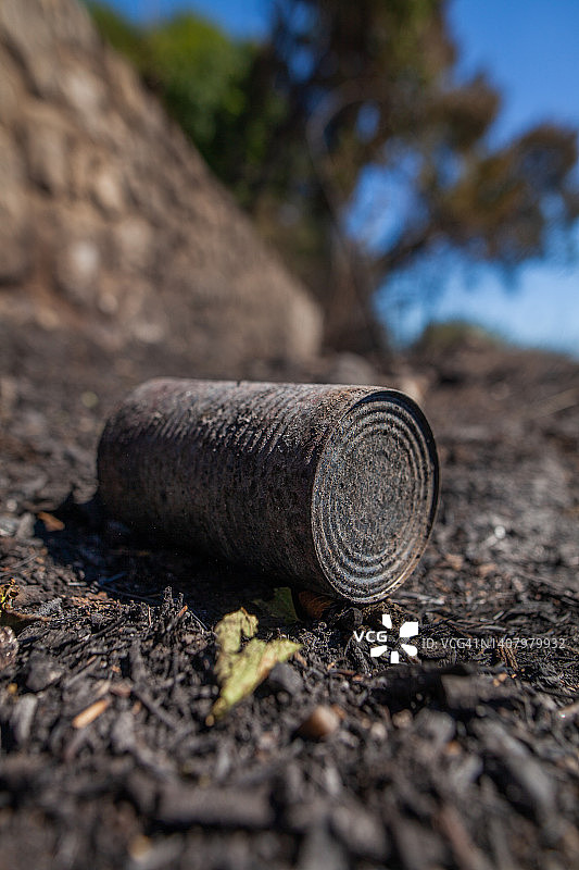 火灾后的废墟和烧毁的钢铁图片素材