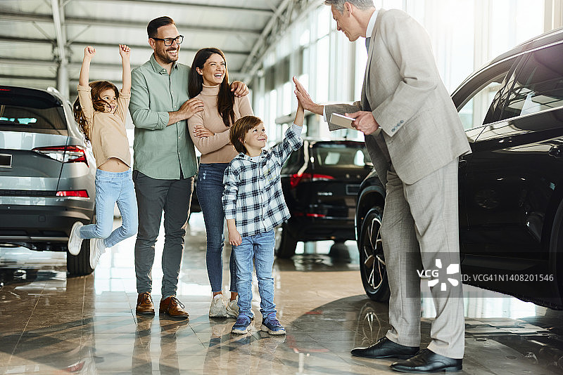 恭喜喜提新车图片素材