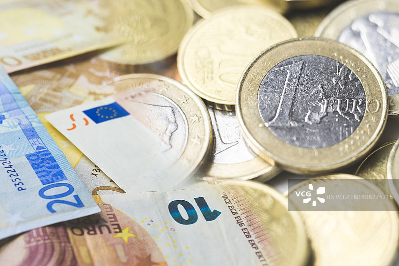 欧元纸币和硬币图片素材