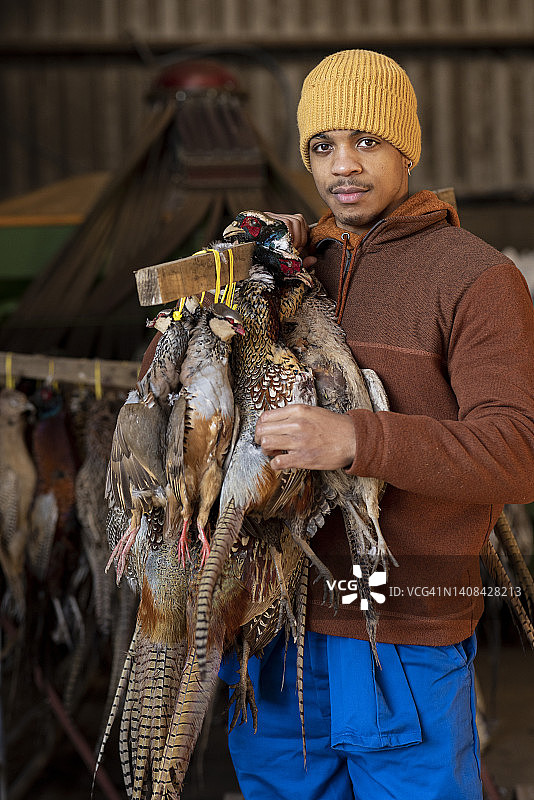 手捧一束野鸡图片素材