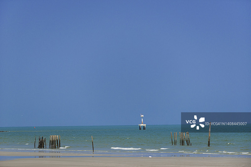 泰国海湾Laem Luang海滩海标浮标景色图片素材