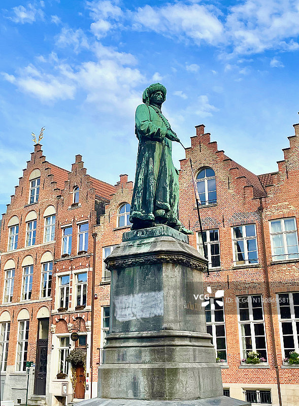 扬·凡·艾克雕像图片素材