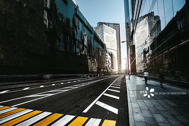 市中心区的空旷街道图片素材