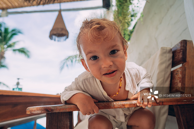 可爱的幼儿男孩图片素材