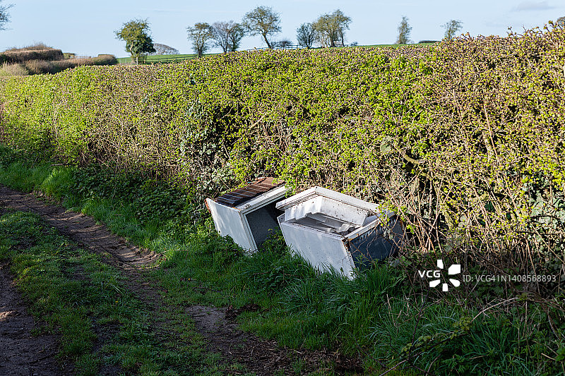 倾倒的垃圾图片素材