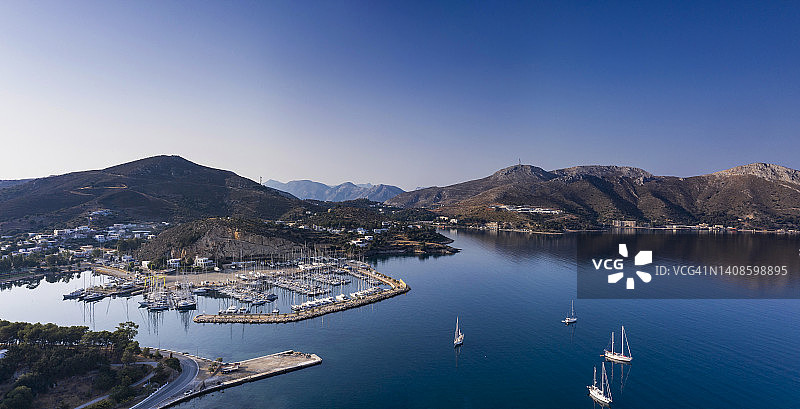 希腊基克拉泽斯群岛码头航拍全景图片素材