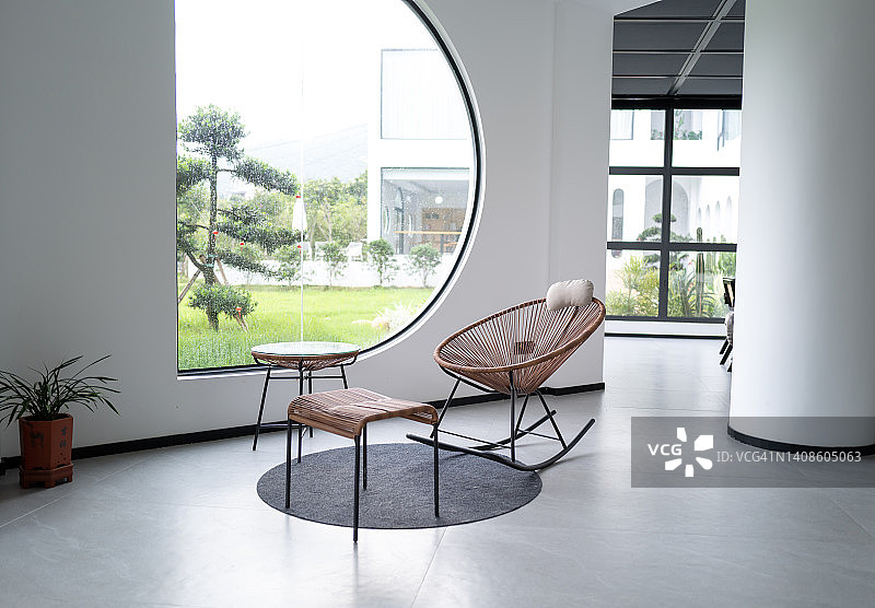 窗边的躺椅图片素材