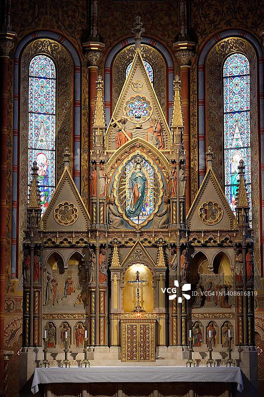 匈牙利布达佩斯布达马加什教堂的祭坛内景图片素材