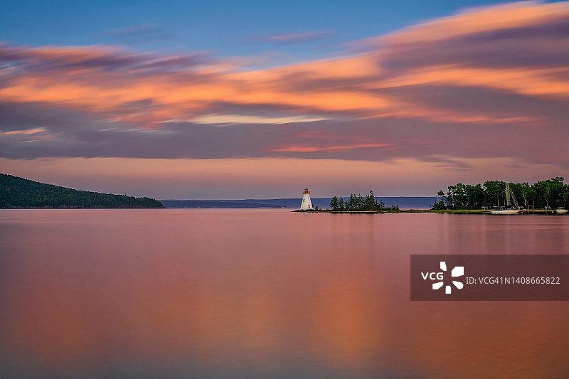 加拿大新斯科舍省布拉多尔湖Kidston岛灯塔日落图片素材