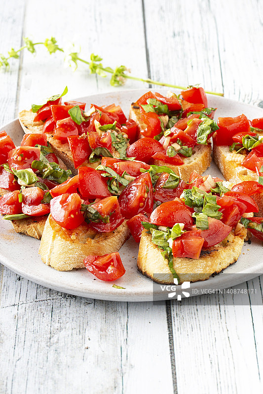 番茄罗勒意式烤面包片图片素材