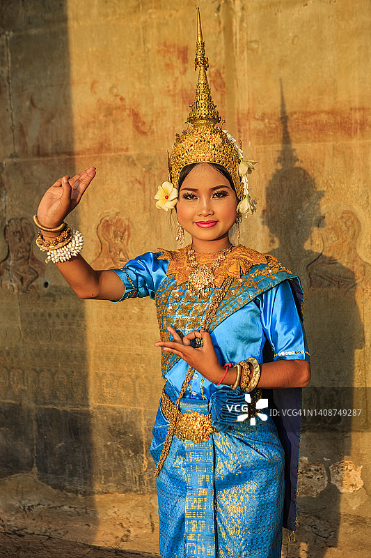 柬埔寨吴哥窟附近的阿普萨拉舞者图片素材
