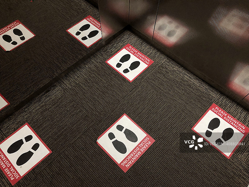 保持社交距离脚印贴纸图片素材