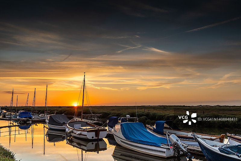 停泊在诺福克的帆船，英国图片素材