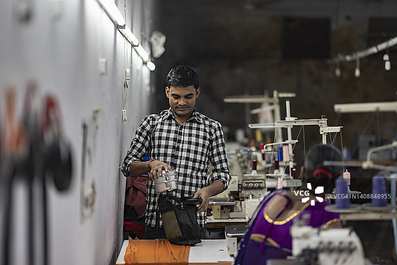 纺织厂午休图片素材