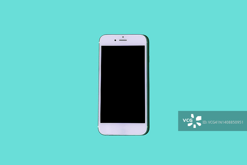 蓝绿色背景上的白色手机：智能手机概念图片素材