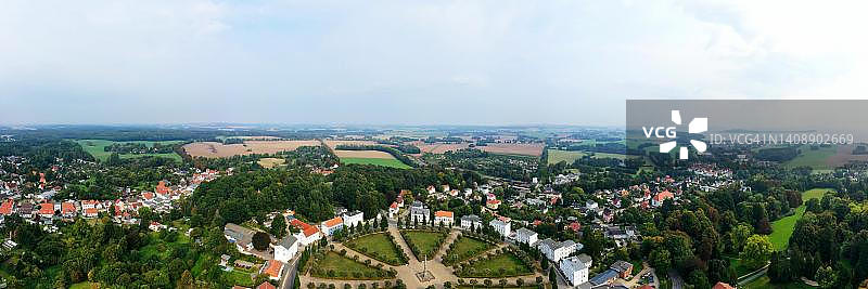 吕根岛普特布斯马戏团及方尖碑航拍全景，德国梅克伦堡-前波美拉尼亚州图片素材