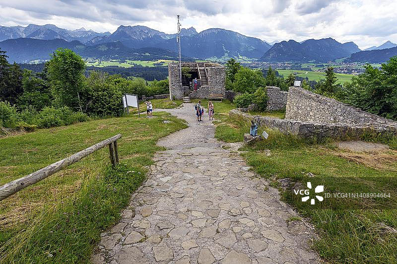 阿尔卑斯山：德国艾森贝格城堡遗址与阿尔高风光图片素材