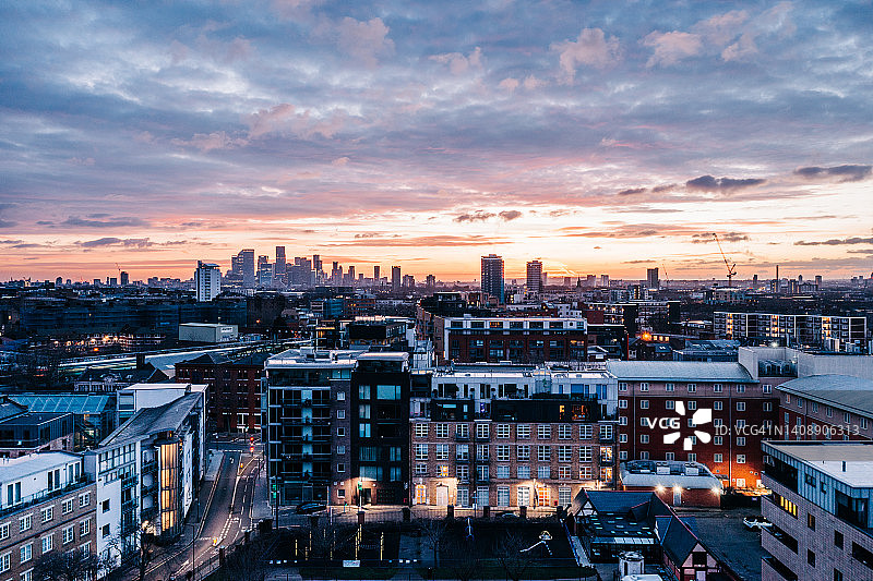 伦敦黎明时分的天际线鸟瞰图图片素材