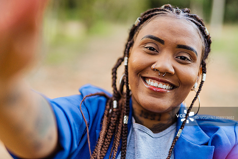 自拍的非洲裔女人图片素材