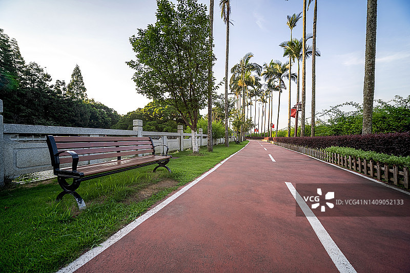 公园里的步行小路图片素材