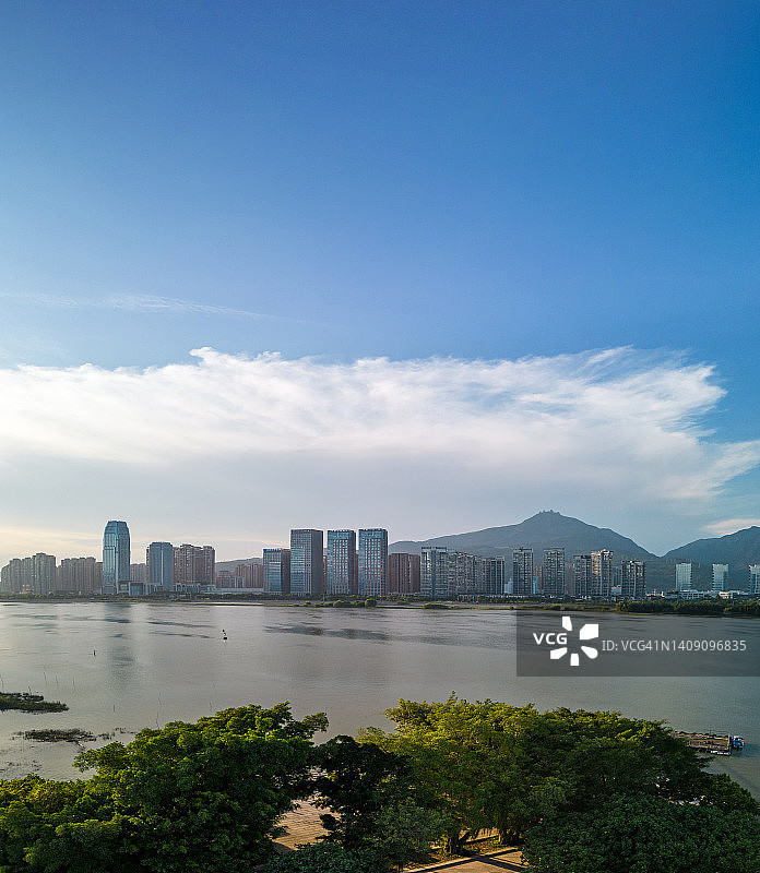 水边城市风光图片素材