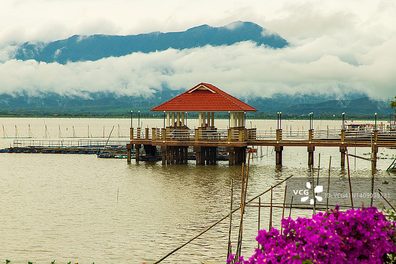 逆天的湖景图片素材