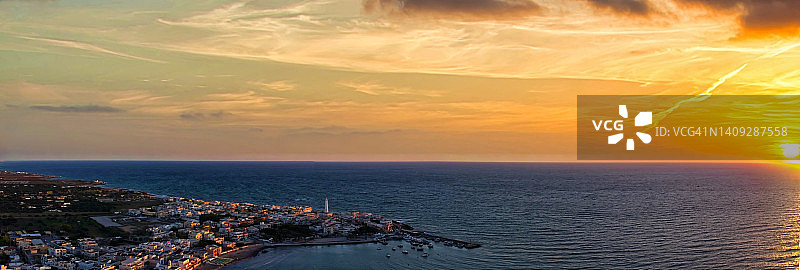 托雷坎内上的金色阳光图片素材