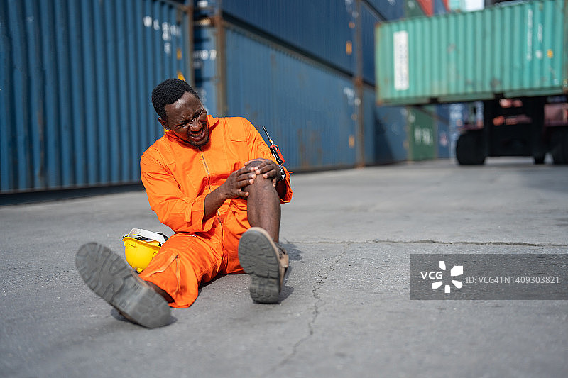 工人坠落受伤图片素材