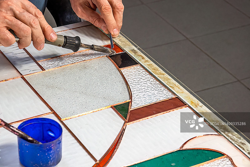 彩色玻璃工作室图片素材