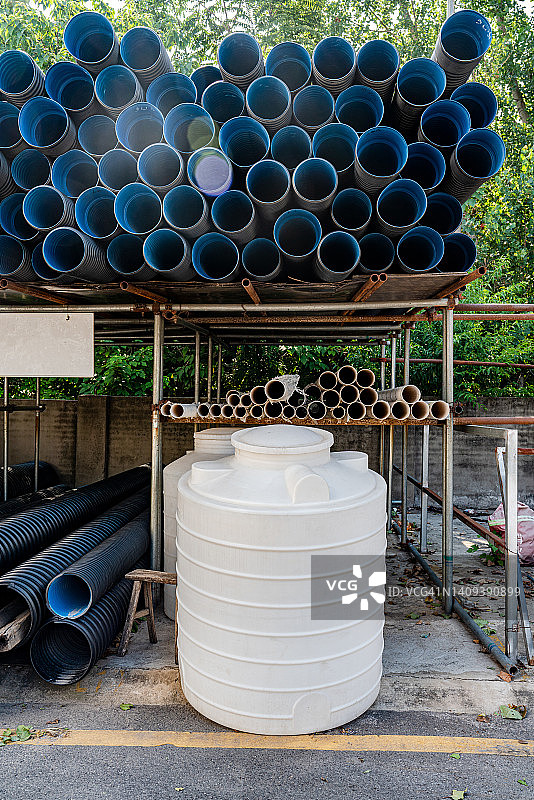 塑料管和水桶图片素材