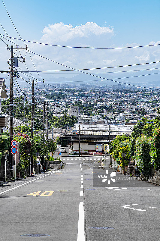 日本神奈川住宅区的高架道路图片素材