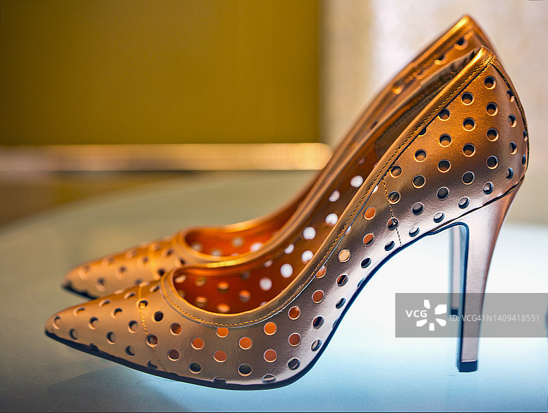 镂空高跟鞋图片素材