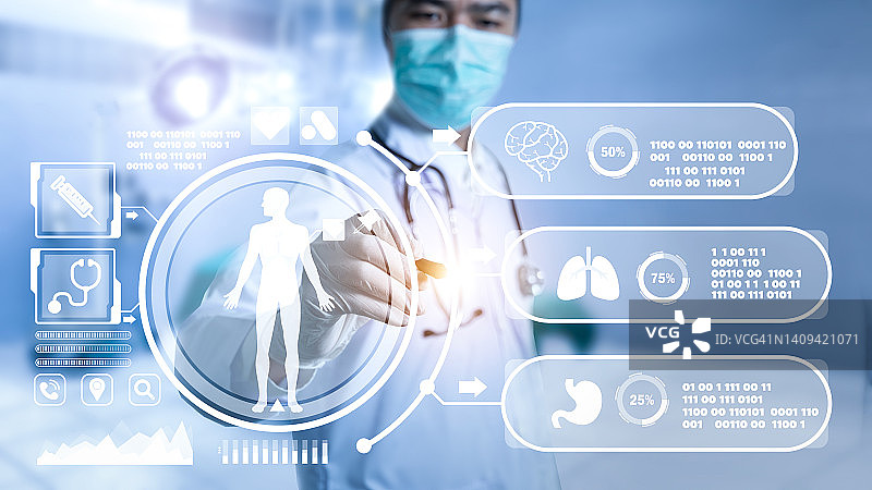 医生在未来科技虚拟界面上分析人体图片素材