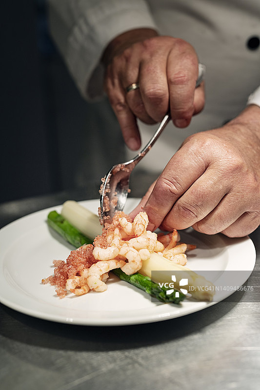 厨师在传菜口图片素材