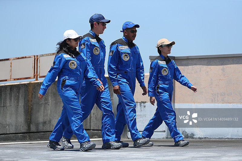 前往发射台的商业太空旅客图片素材