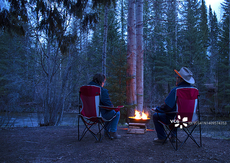 情侣露营图片素材