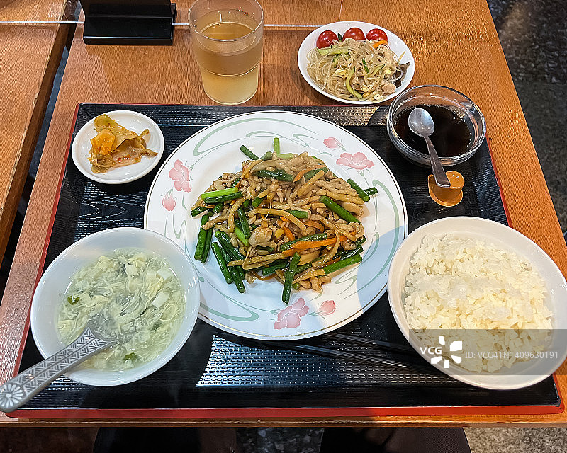 蒜薹炒猪肉午餐图片素材