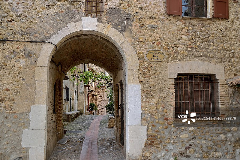 卡涅-滨海，格里马尔迪城堡周围的昂蒂布门图片素材