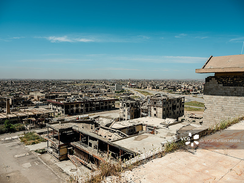 屋顶视角：摩苏尔西部的末日景象图片素材