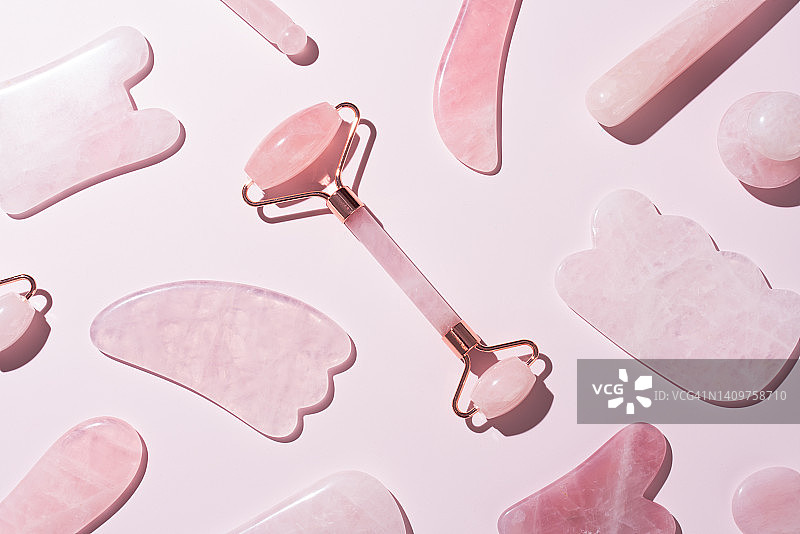 粉色水晶刮痧板面部滚轮图片素材