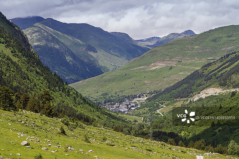 比利牛斯山脉小径图片素材